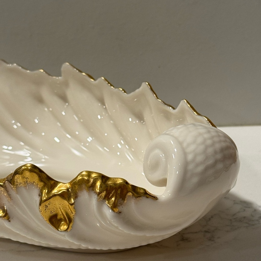 Lenox Acanthus Ivory and 24k Gold Porcelain Leaf Bowl - Picture 3 of 10
